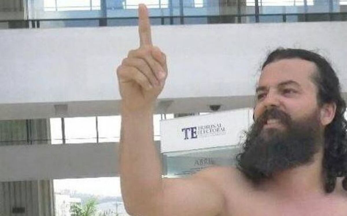 Se esperan sanciones para nudista que quiere llegar a la Asamblea