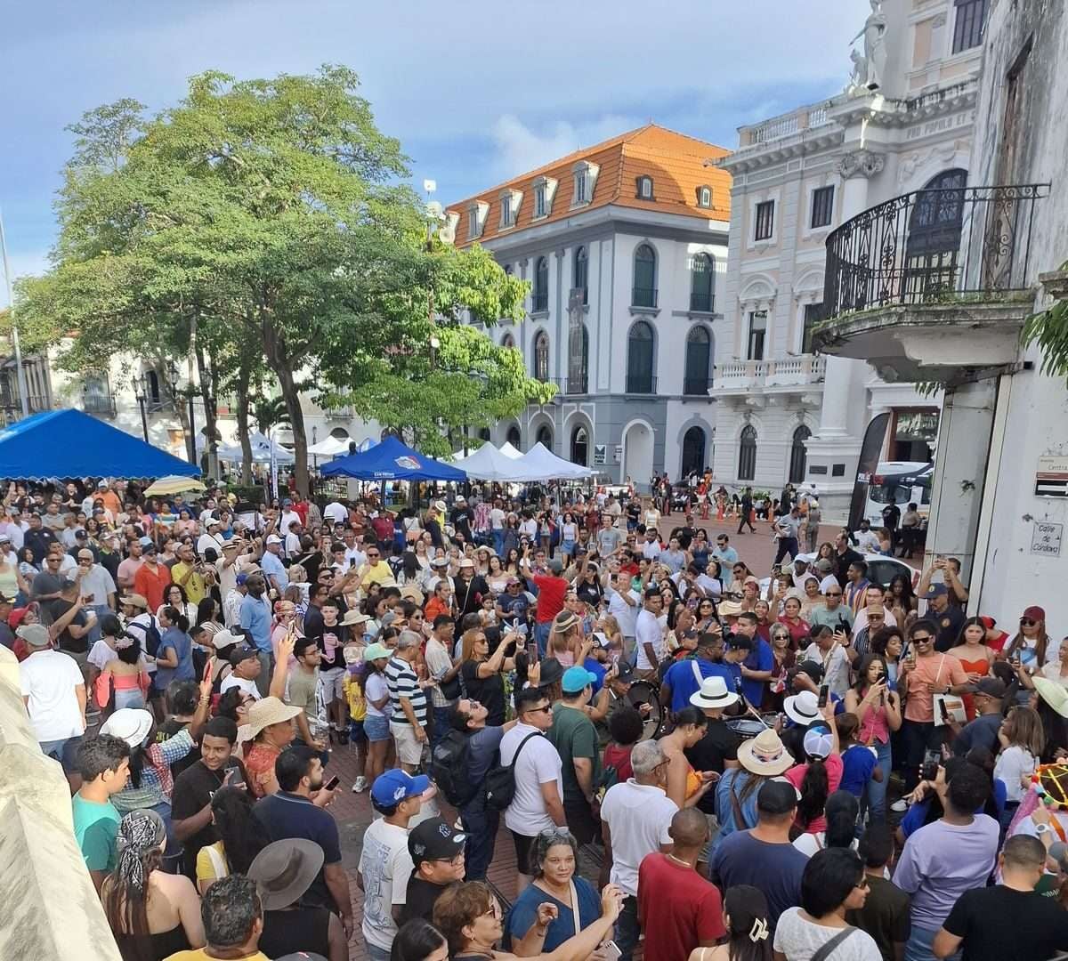 Vecinos vs. Alcaldía: peatonalización del Casco termina en ‘parking’ callejero