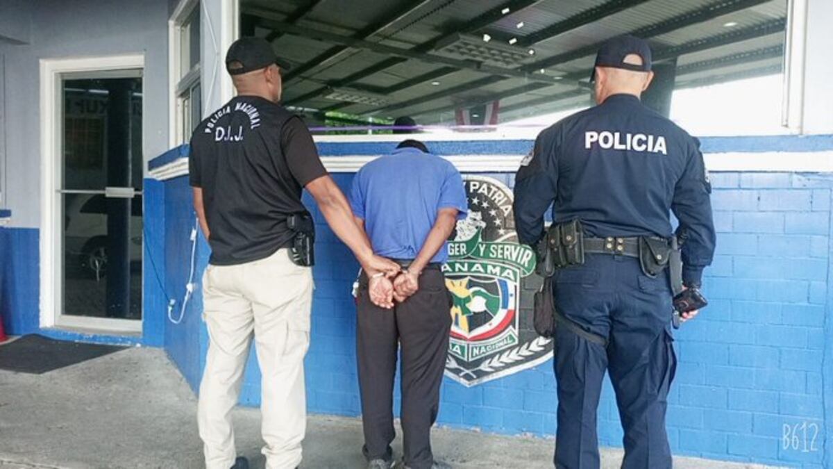 Profesor de informática enfrenta audiencia. Le imputan cargos por actos libidinosos, acoso y corrupción de un menor. Video