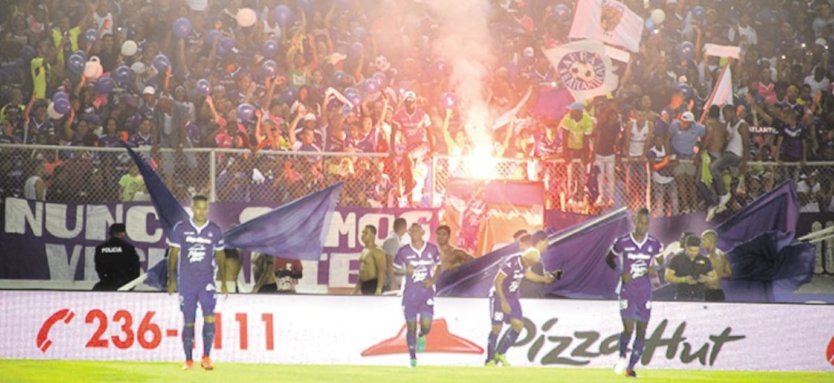 ¡10 MIL PERSONAS! Esperan para el Tauro-Árabe en el Rommel