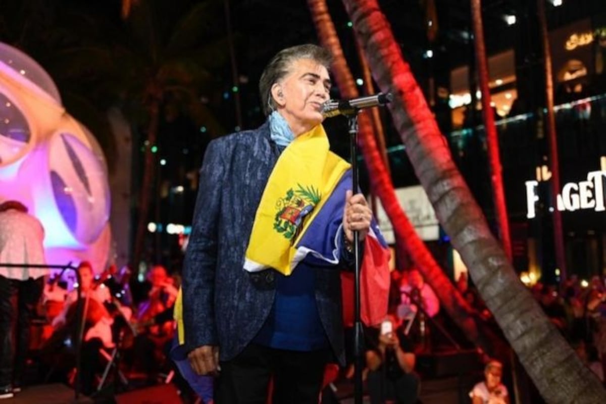 El Puma sorprende en concierto junto la Orquesta Sinfónica de Miami