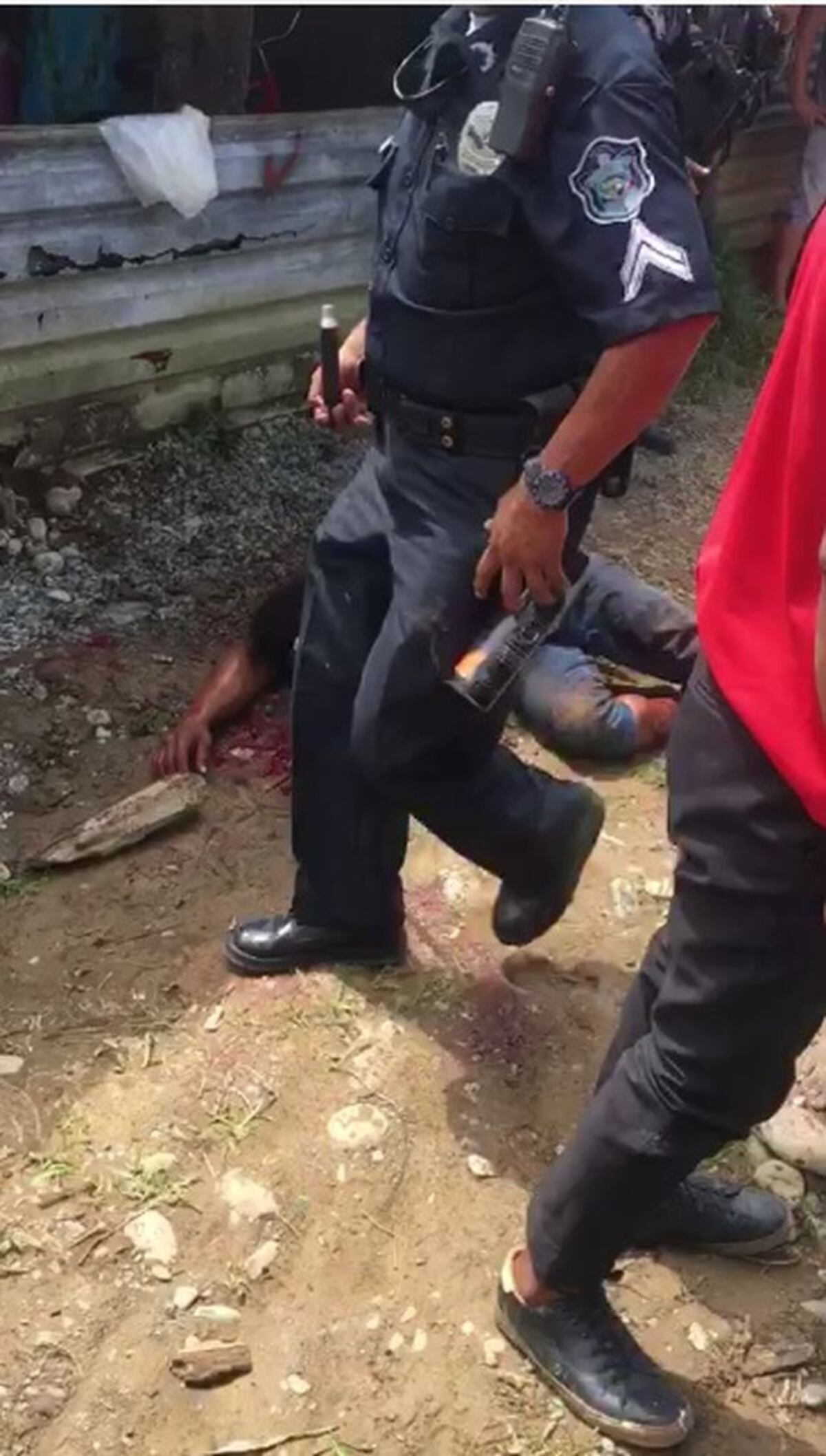 Le cortan la mano por violar a una niña.Comunidad se toma justicia en sus manos