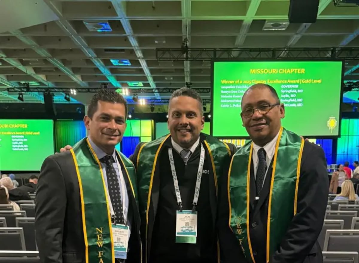 Dos médicos panameños son reconocidos internacionalmente por el “American College of Physicians”