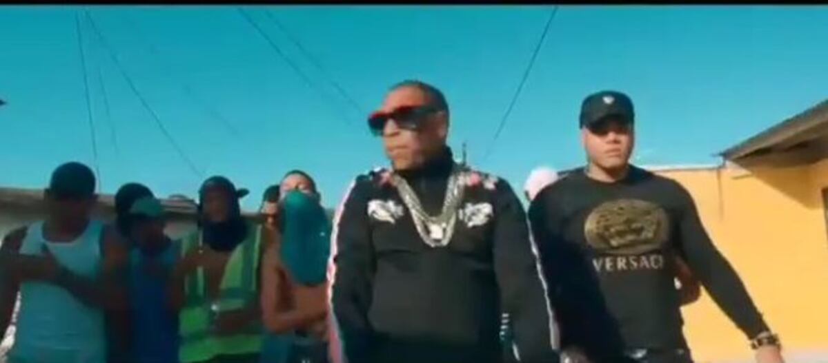 ¡OH MY GOD! Estrenan el controversial video de bucas armas de Japanese