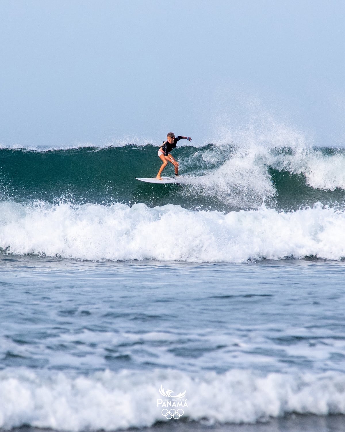 Shakti Martínez sorprende al surf y se cuelga el bronce