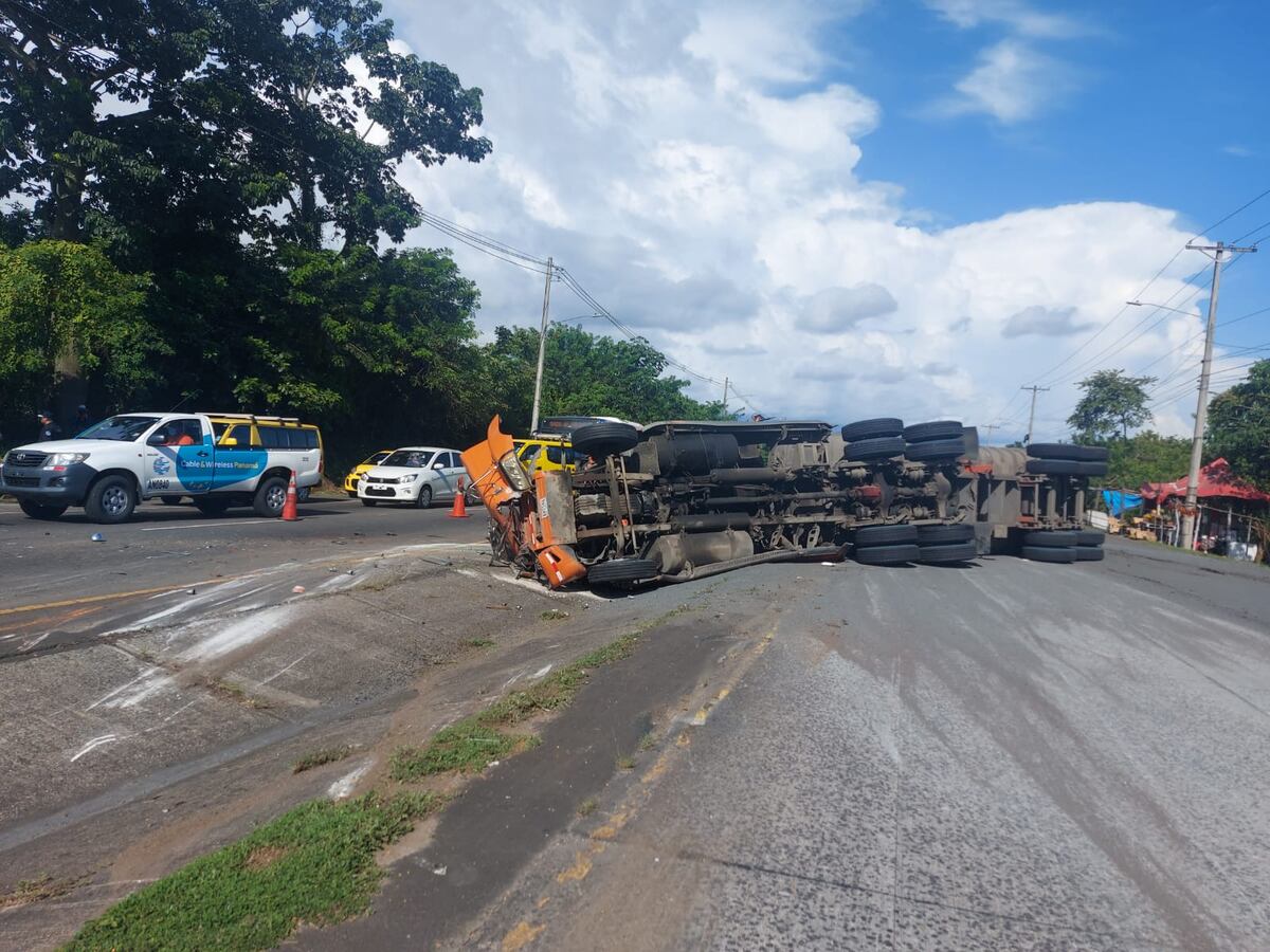 Taxi se estrella contra una ‘mula’ en Palo Alto. Andaba huyendo de la Policía. Hay 5 heridos. Video