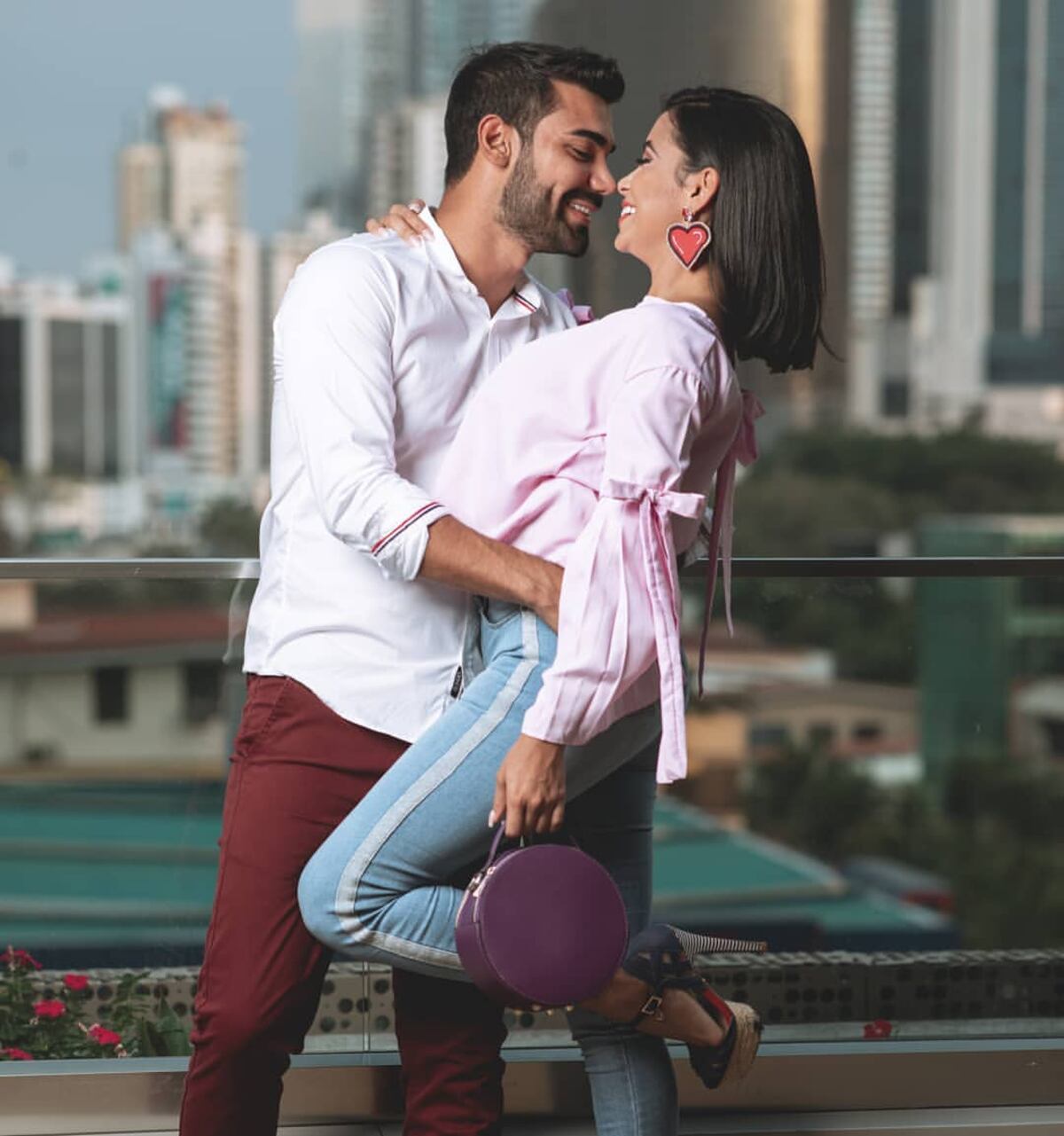 Ex de Jacky Guzmán le pide matrimonio a exreina de Calle Abajo +Video