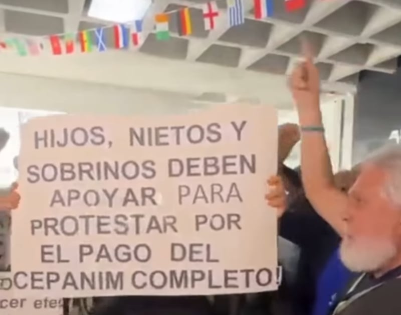 ¡Se formó! Beneficiarios del CEPANIM exigen su plata completa y rechazan descuentos en el canje +VIDEO