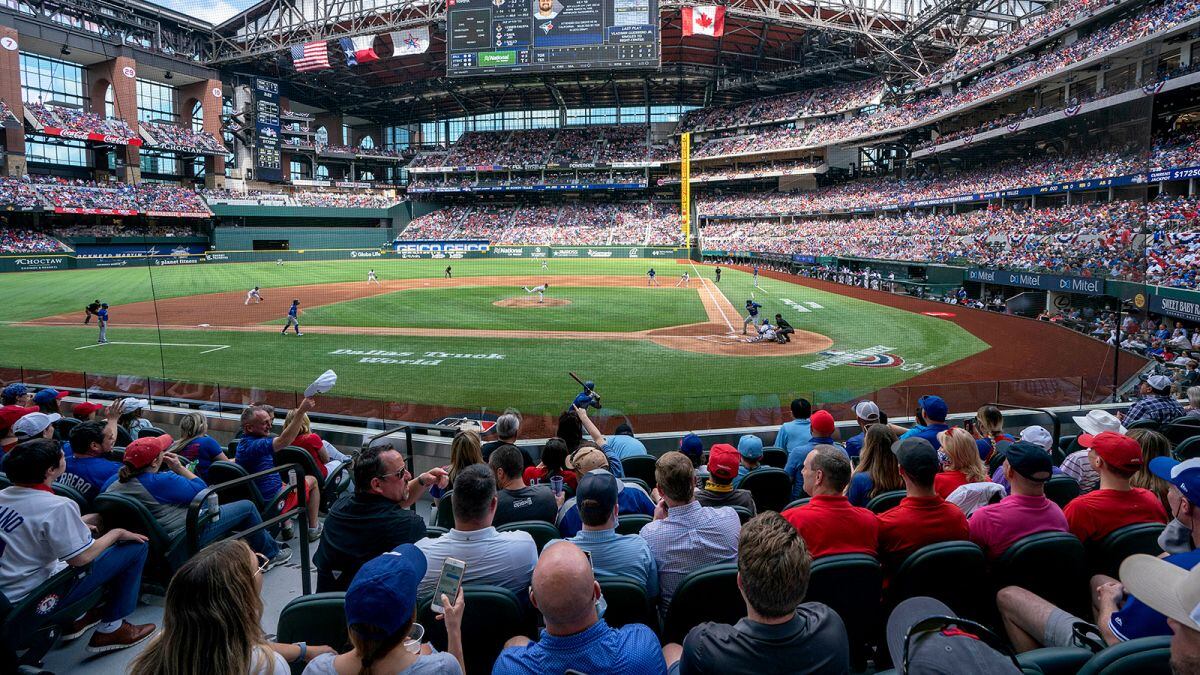 Se la rifan. Texas Rangers abren su estadio y entran 38 mil aficionados