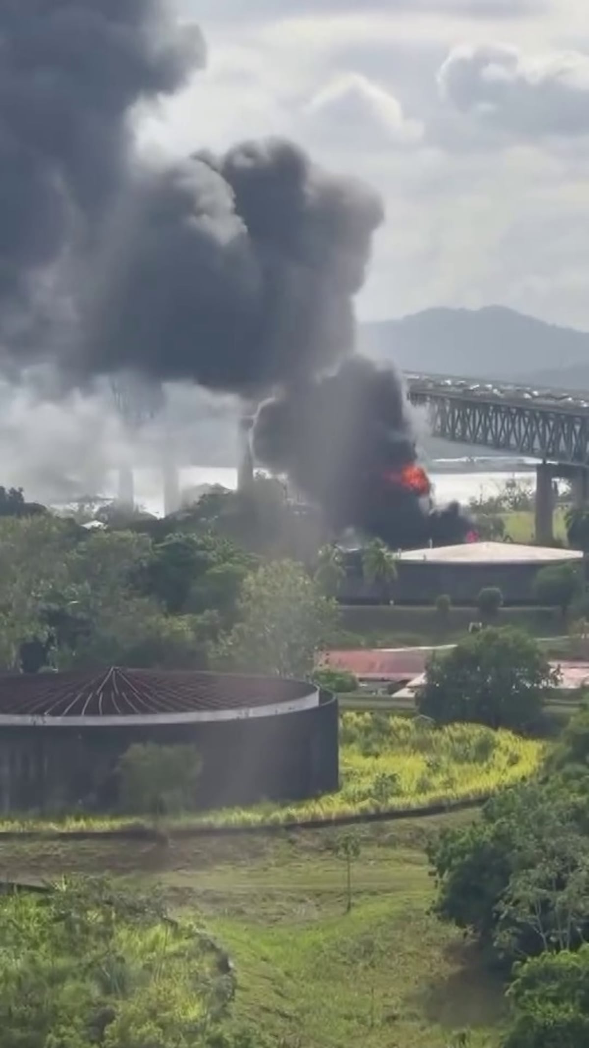 URGENTE|Emergencia vial: cierran el Puente de las Américas tras incendio