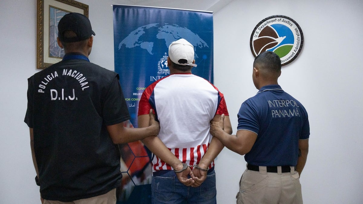 Corte a medias: Interpol atrapa en barbería a prófugo colombiano buscado por homicidio