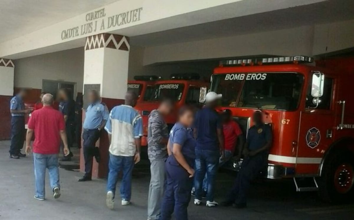 Bomberos de Colón en huelga