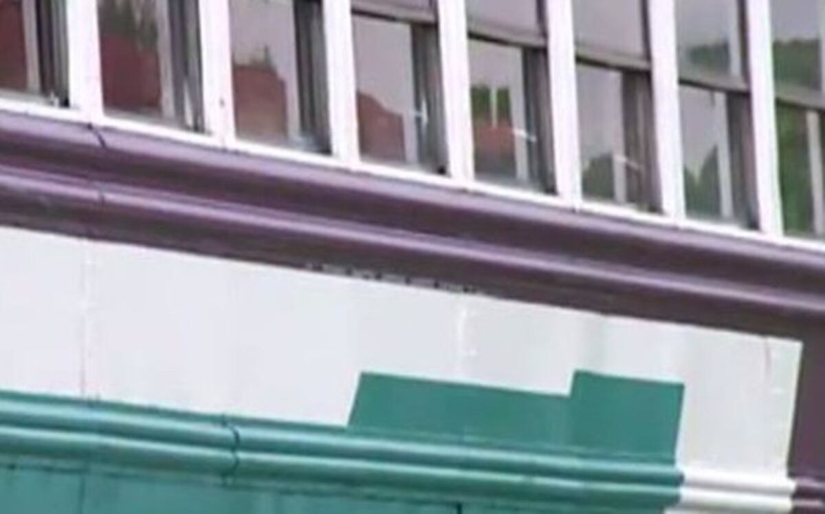 HORROR.Violan  a menor en un bus  'diablo verde' por el Centro Comercial La Doña