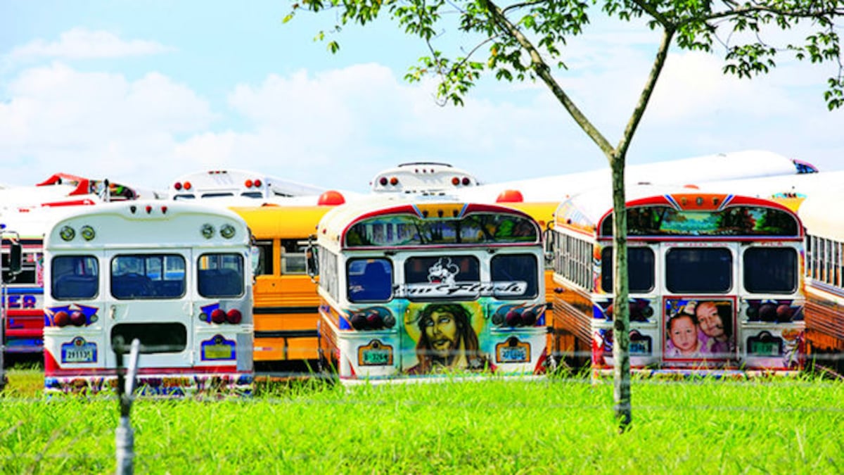 Fiscalía General de Cuentas solicita juicio para 262 personas por compensación irregular de buses ‘diablos rojos’