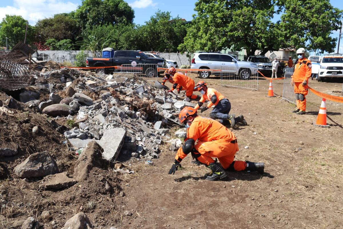 Buena esa. Personal de Sinaproc se capacita en salvamento en estructuras colapsadas