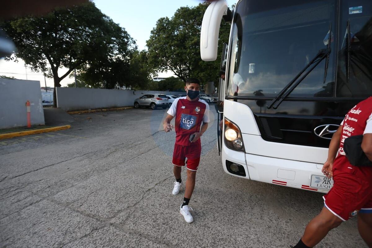 Nada de covid. Thomas Christiansen reaparece en el Rommel Fernández