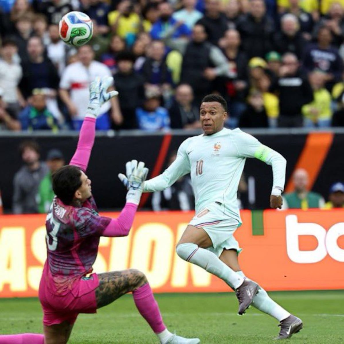 Mbappé enciende el duelo y Francia golpea primero ante Brasil