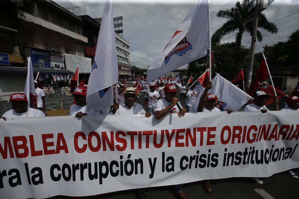 Suntracs dijo presente en los desfiles e hizo un llamado para ir en contra de las reformas