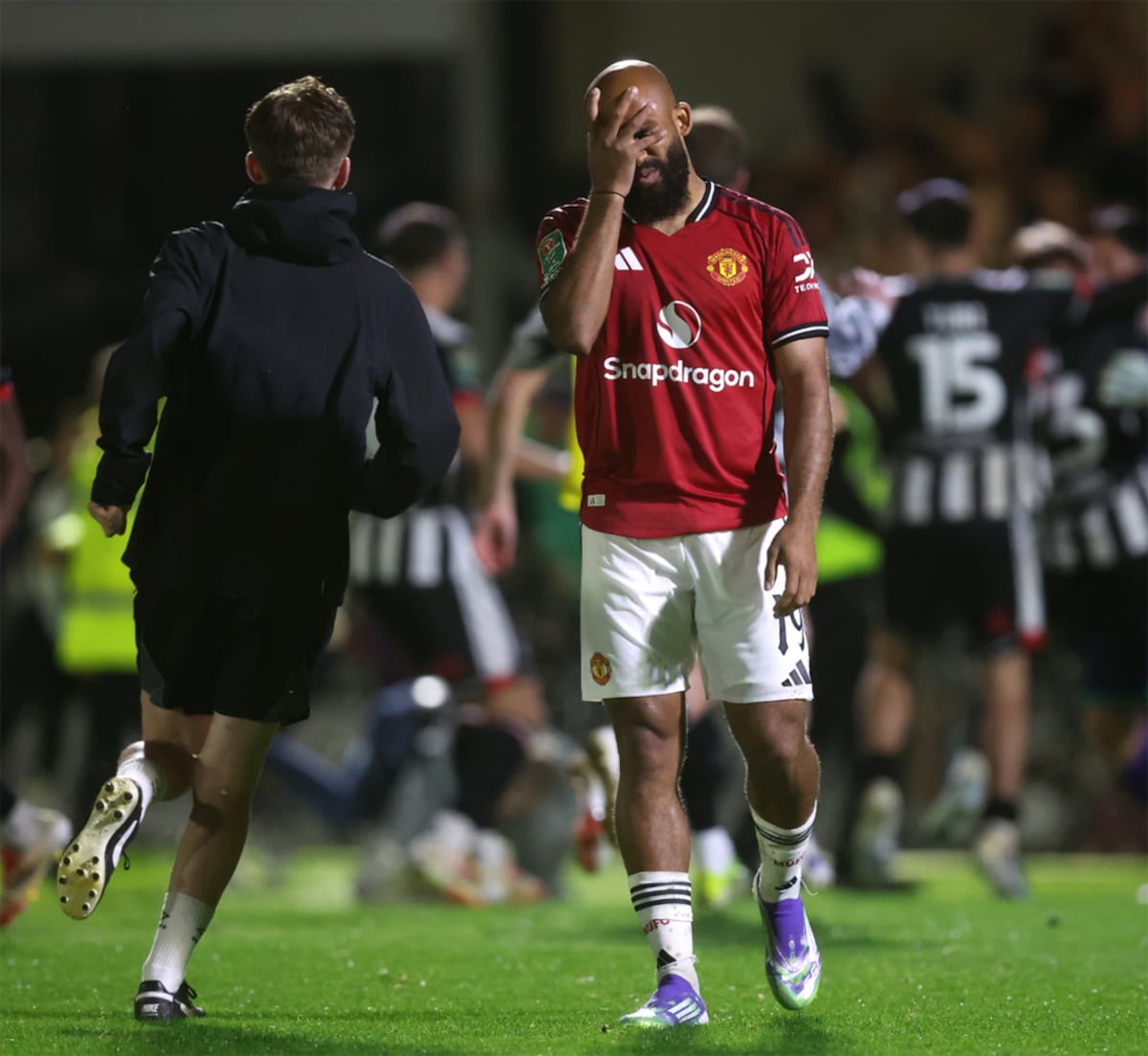 ¡Grimsby da el batacazo! Manchester United es eliminado de la Copa de la Liga