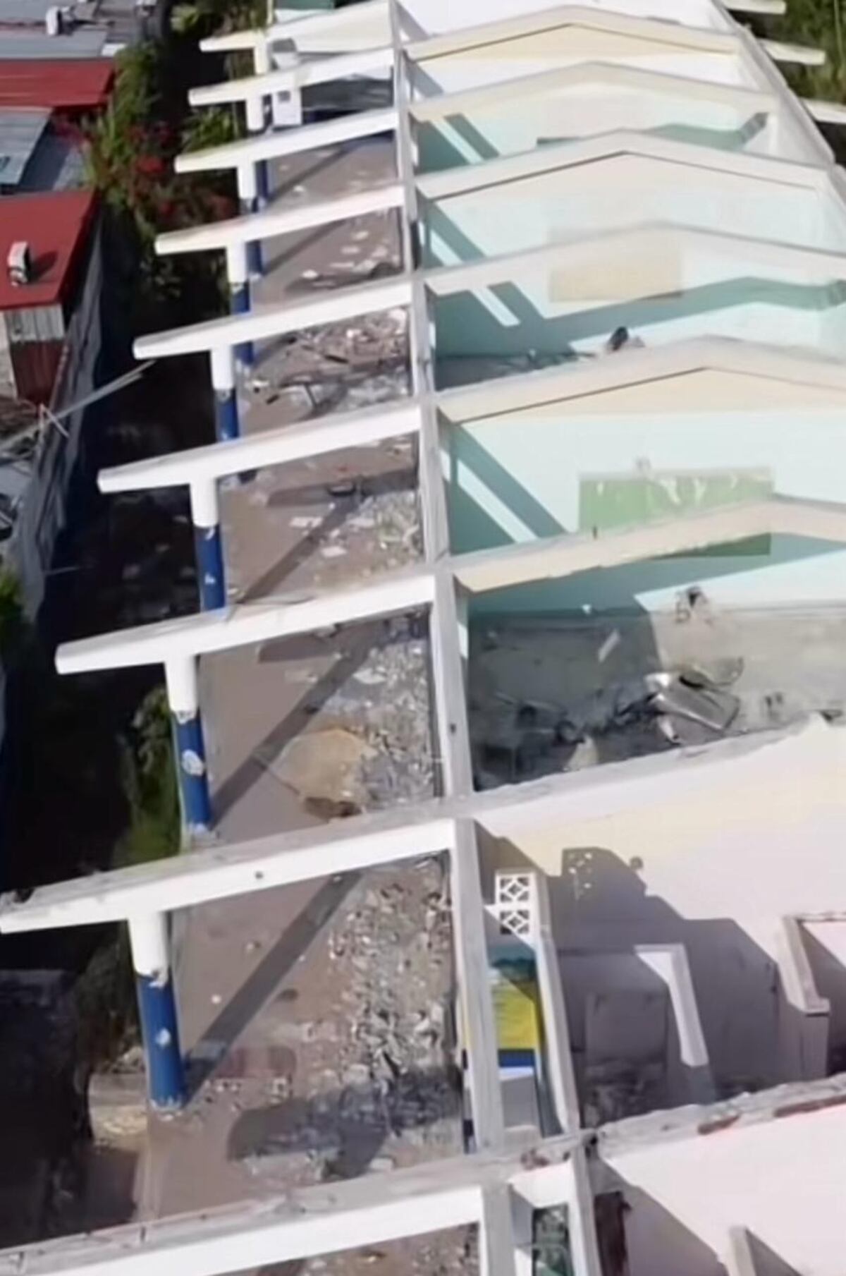 Estudiantes darán clases en un mall. CEBG Gran Bretaña de Pedregal sigue en pedazos