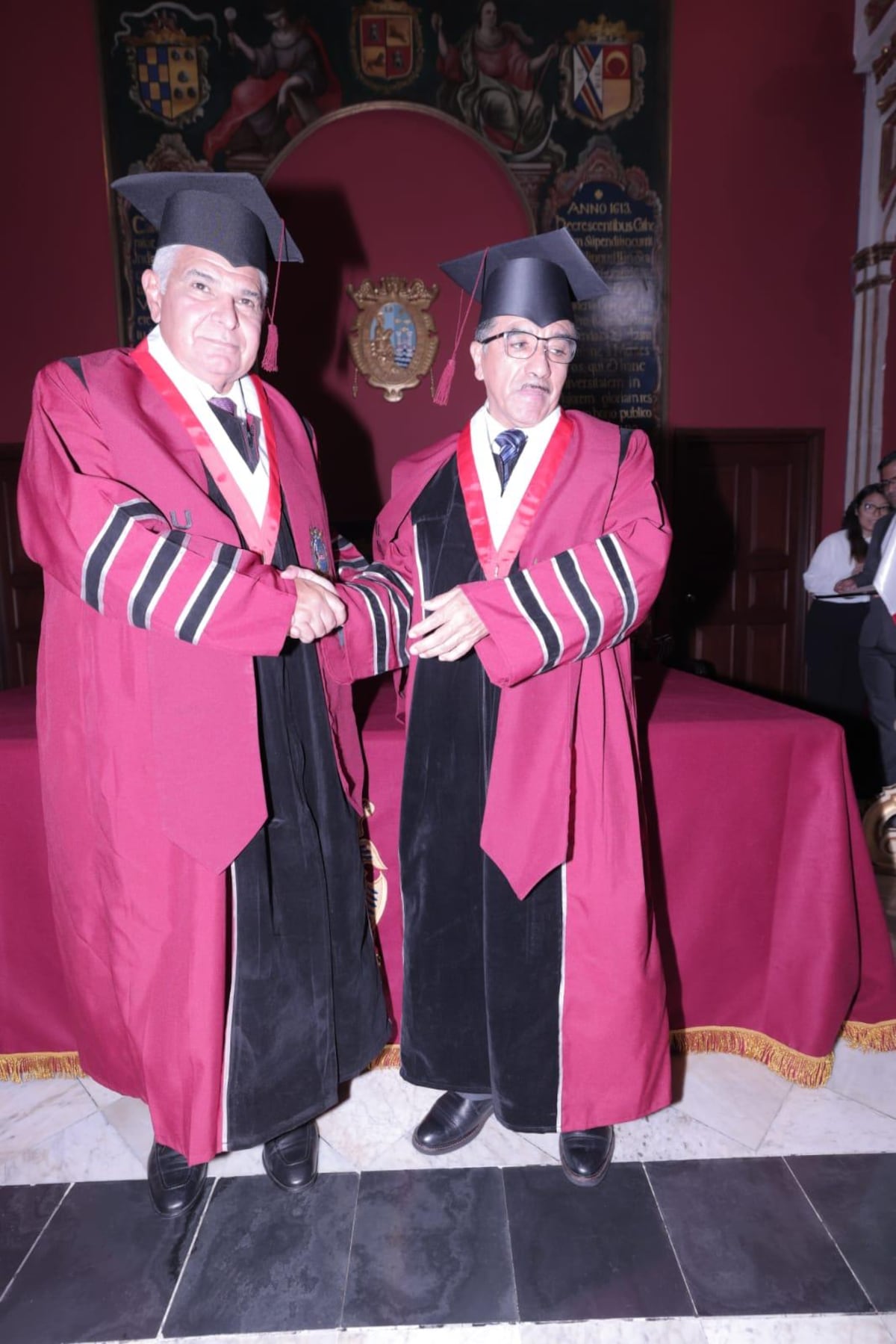 Mulino se gradúa en el Perú... pero de doctor honoris causa