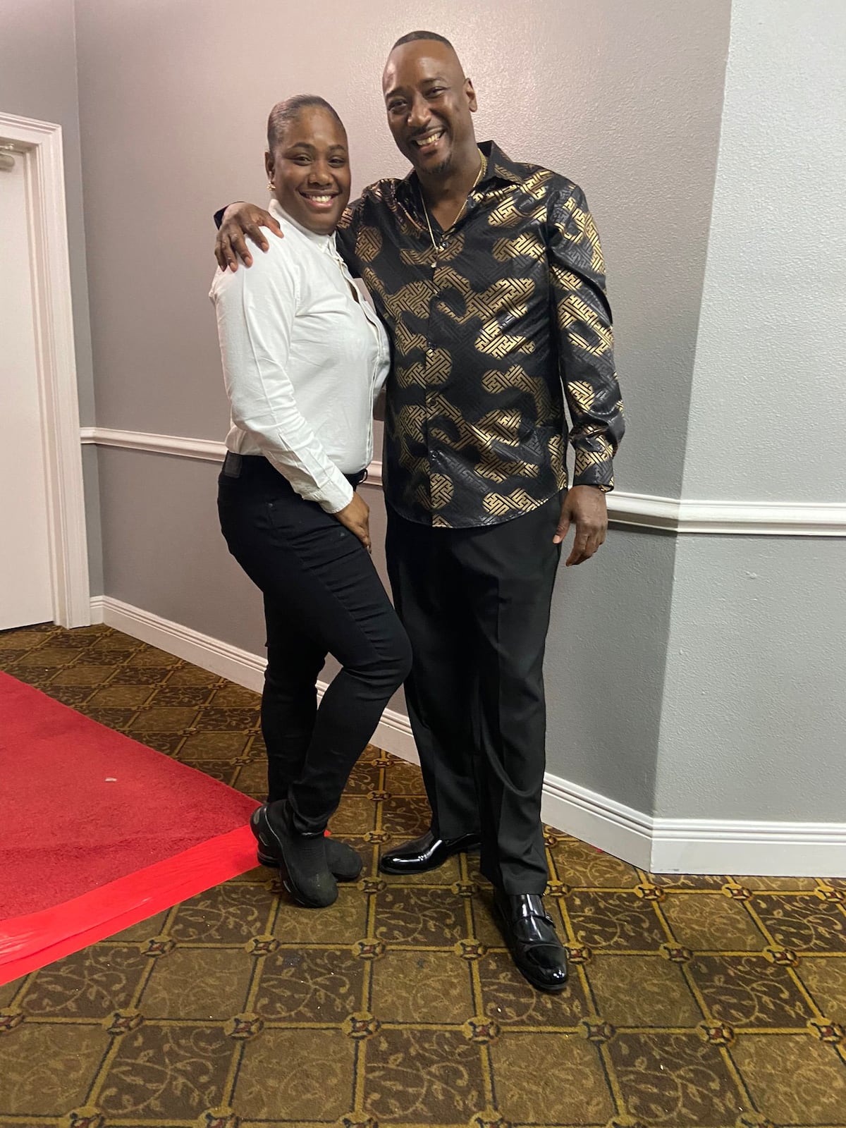 Amor a primera vista. Gringo Man le pide la mano a su novia a solo tres meses de conocerla