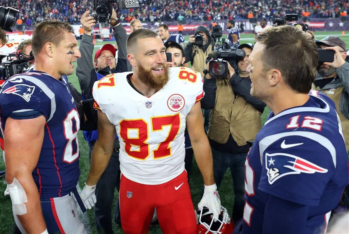 Tom Brady justifica empujón de Travis Kelce al entrenador de los Chiefs en el Super Bowl