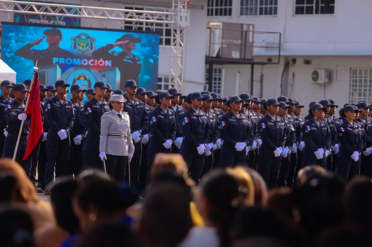 Nuevos uniformados listos para patrullar: así fue la graduación de 893 agentes 