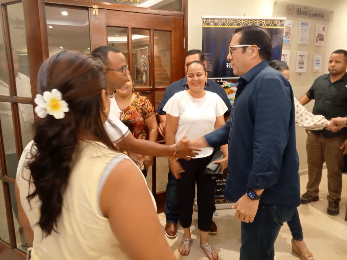 En Santiago, Martín Torrijos pide detalles sobre tierras y trabajadores