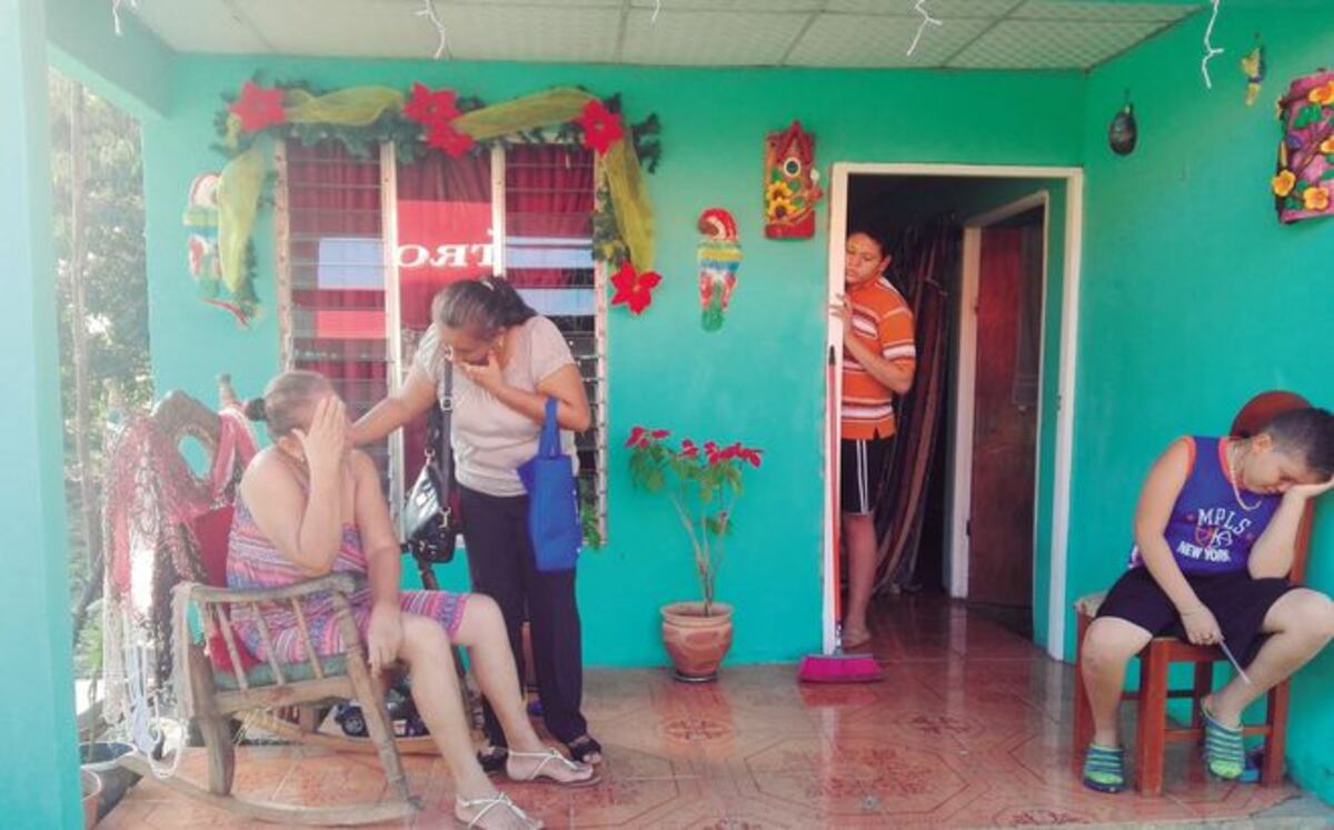 DOLOR.Al ver al niño en el borde de la vía corrió para salvarlo, pero fue tarde 