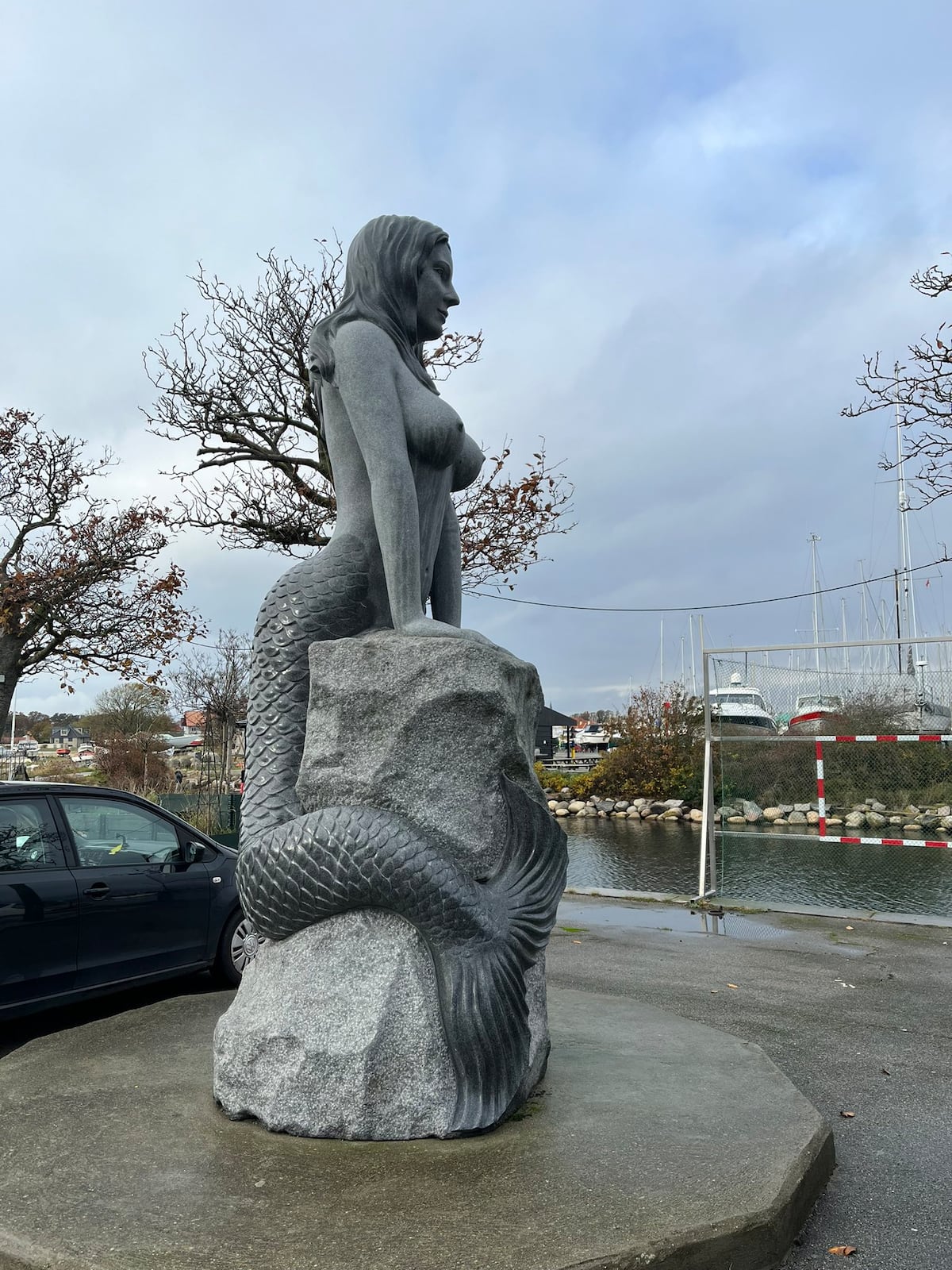 ¿Es vulgar o artística? La sirena que enfrenta un dilema cultural tras acusaciones de ‘porno artístico’