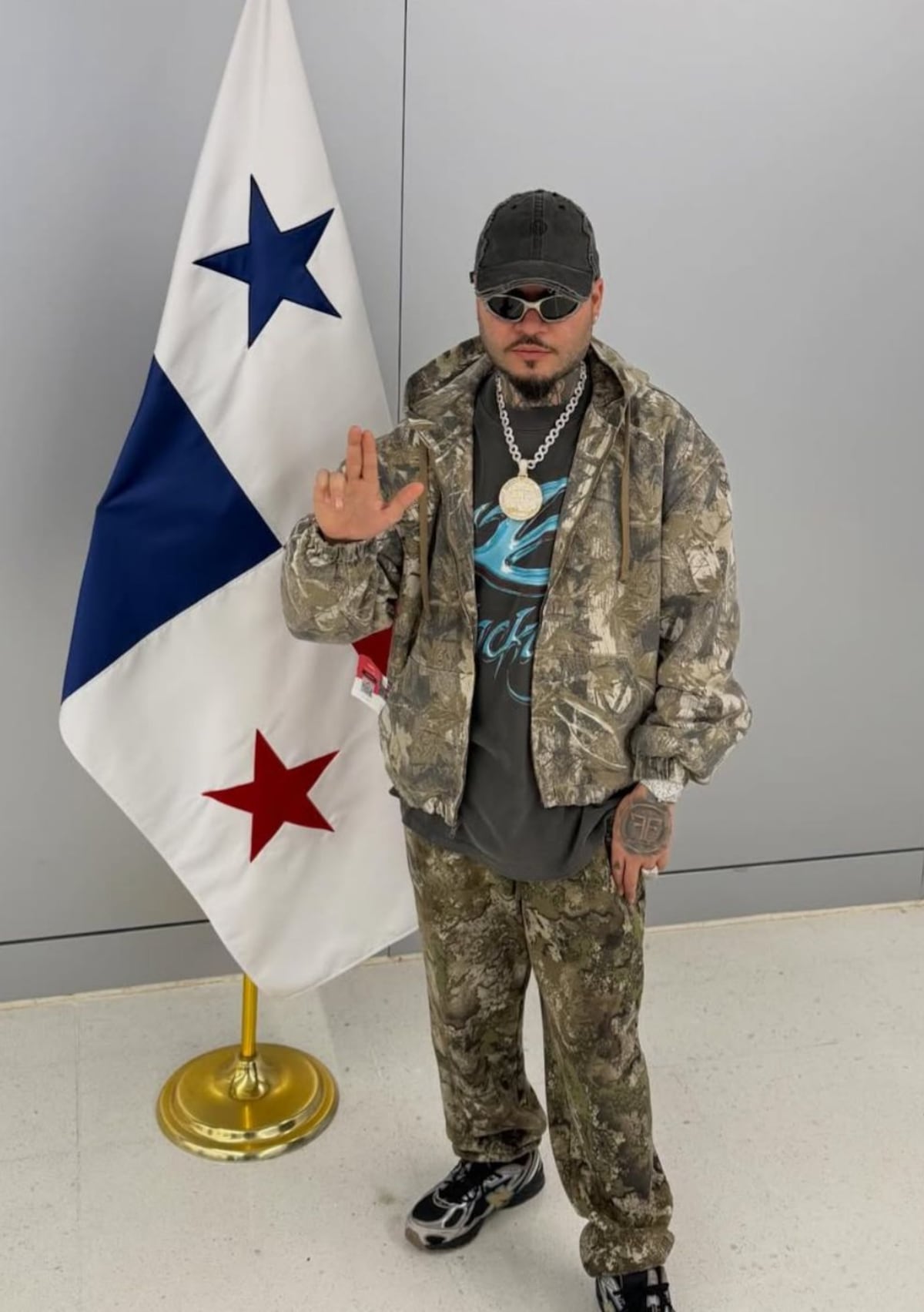 Farruko dice ‘xopa’ en Panamá y arranca grabaciones con artistas del patio