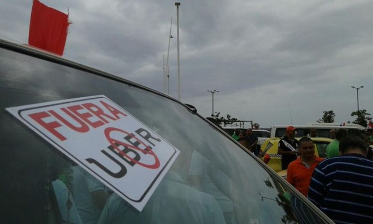  TRANQUEZÓN. Un cierre descomunal planean taxistas este lunes | AUDIO