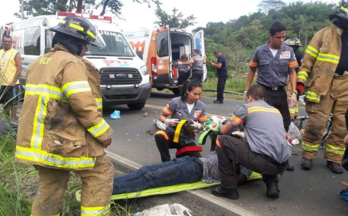 FALLECE MENOR DE 15 AÑOS. Auto en el que viajaban se fue al barranco| FOTOS