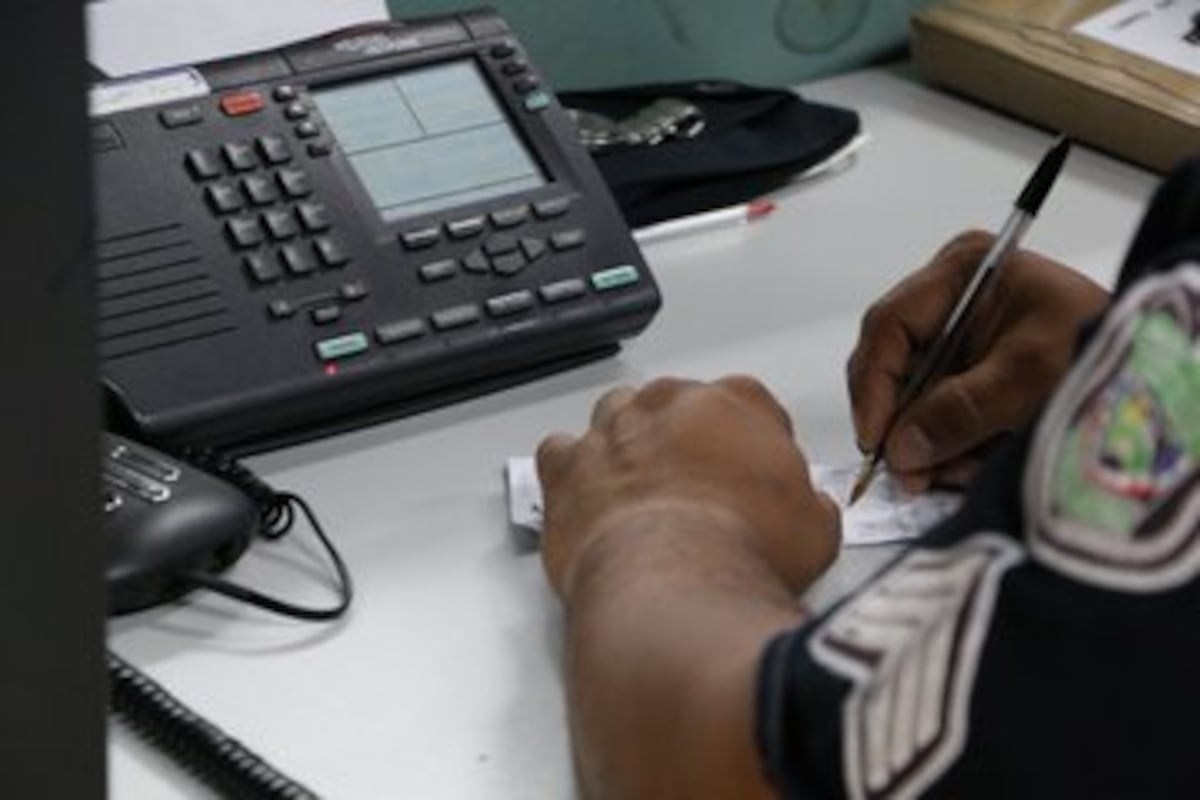 Roban en Dulcería Momi. Se dieron a la fuga