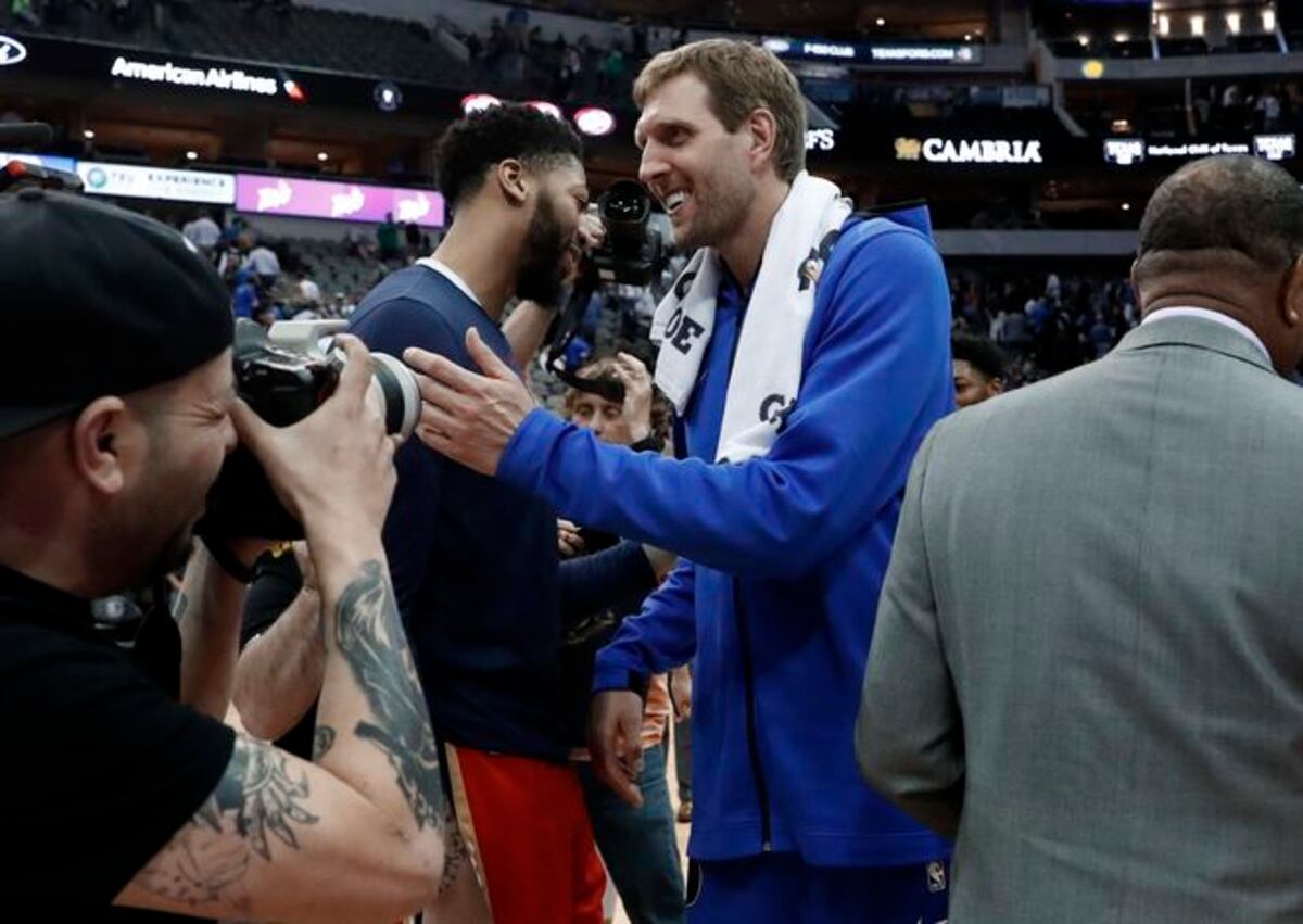 Dirk Nowitzki y Stephen Curry hacen una histórica noche en la NBA