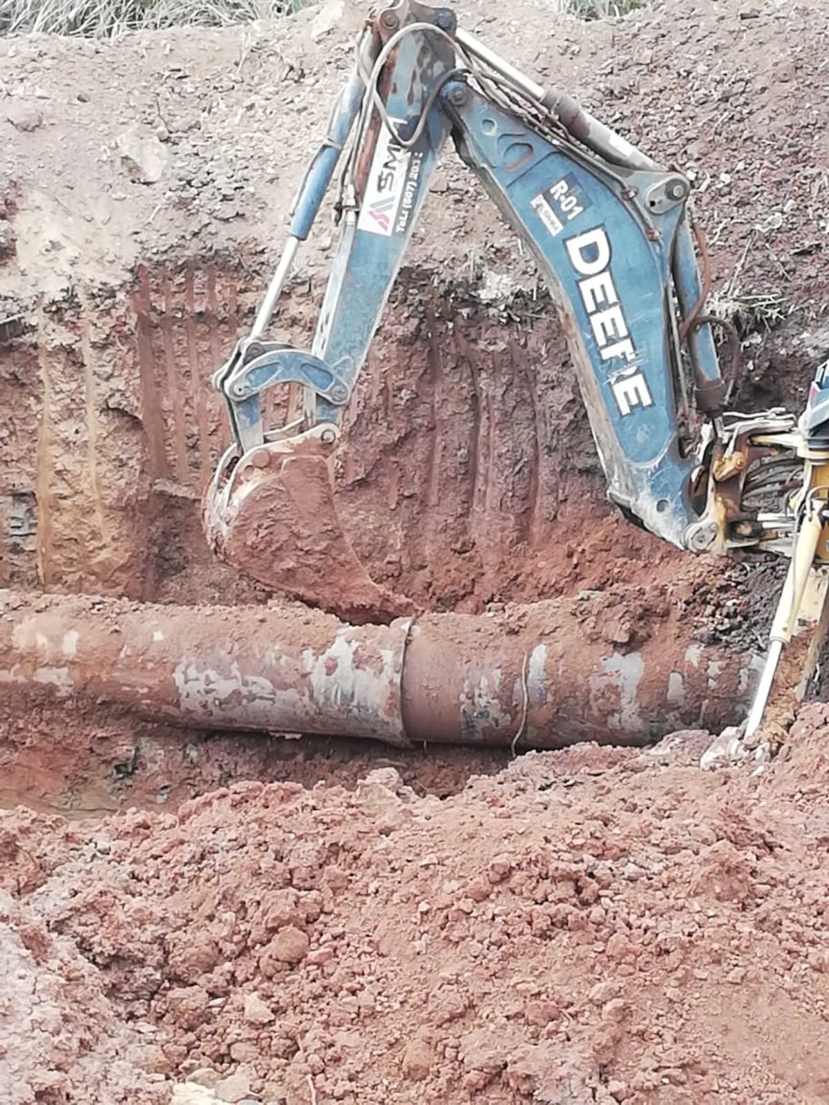Arraiján sin agua. Destapan tubería en Loma Cová