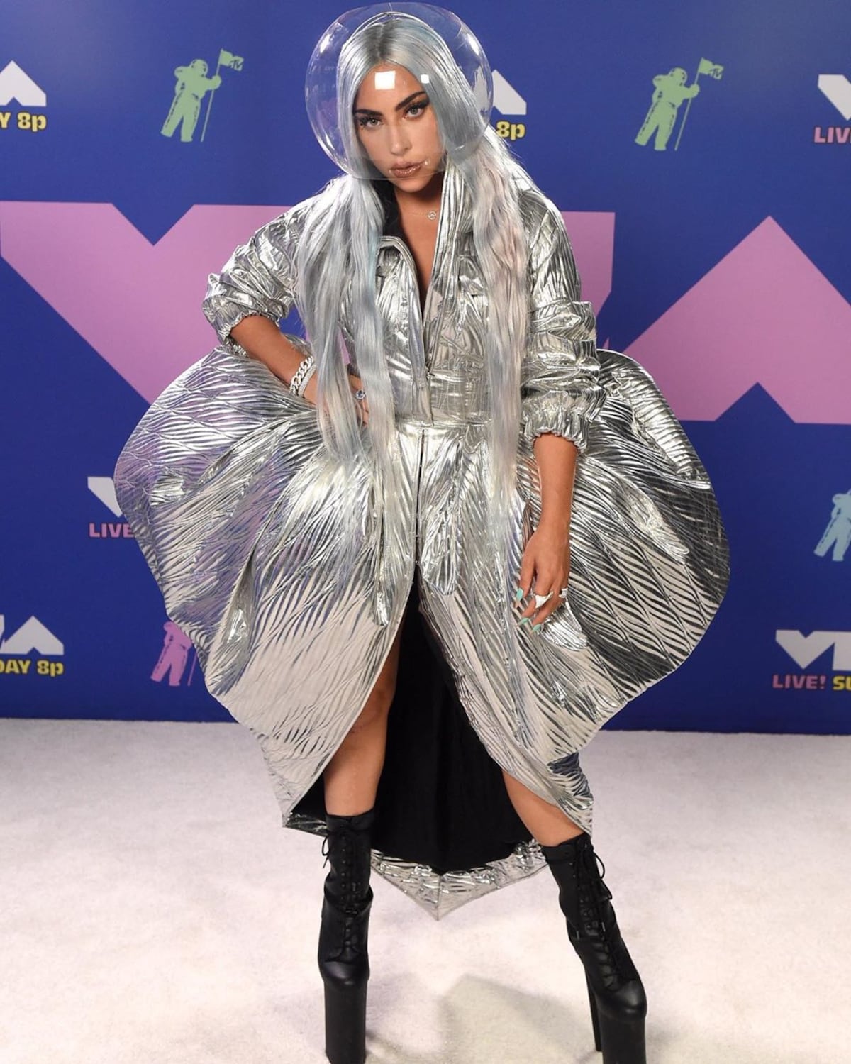 Lady Gaga arrasa los MTV Video Music Awards  con cinco premios y originales tapabocas +Fotos