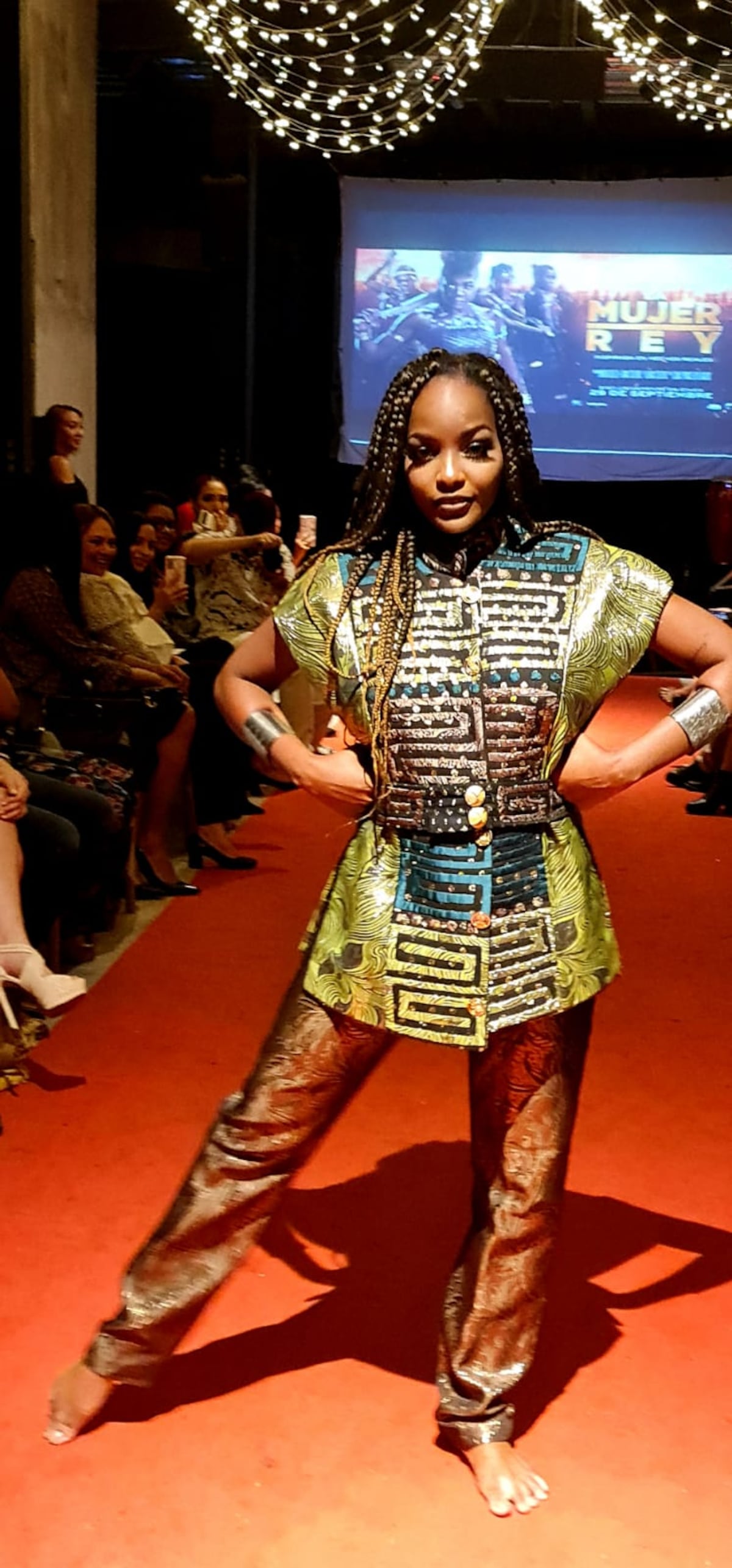 Desfile en Catedral con diseños inspirados en la película ‘La Mujer Rey’. Chequee