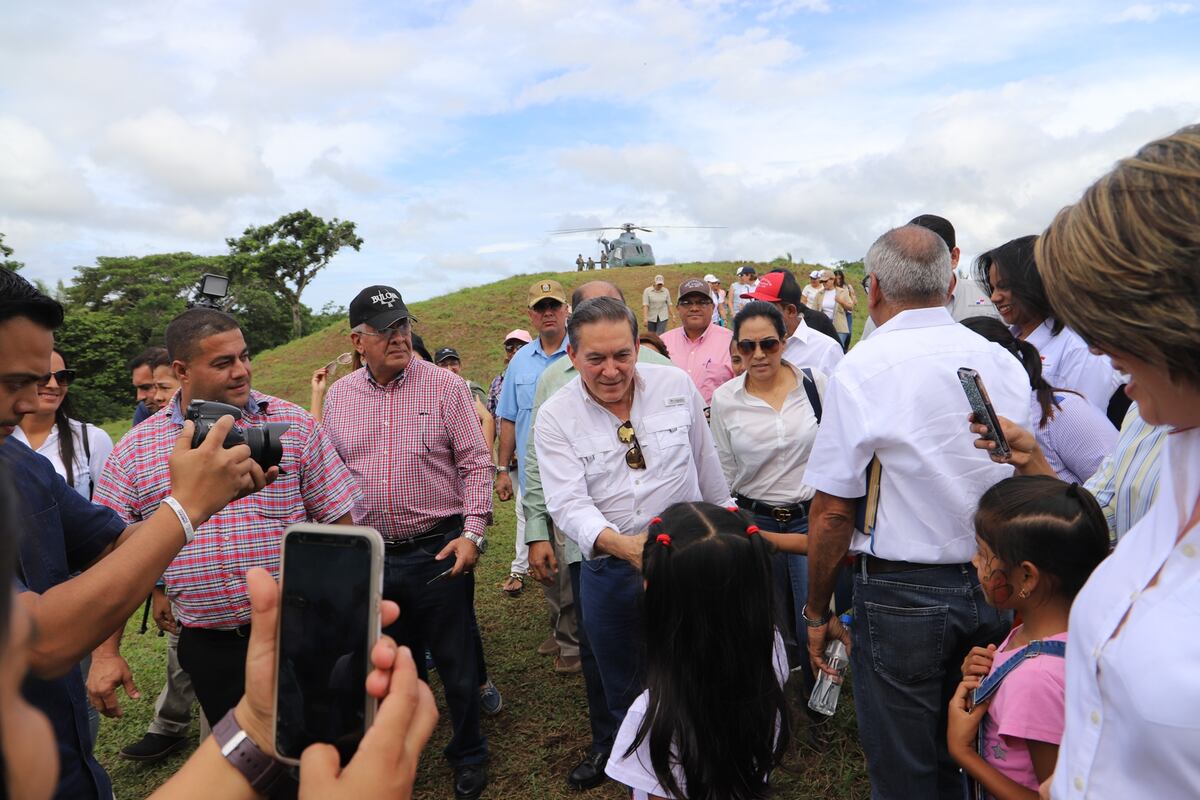 Presidente Cortizo llega a Tambo de Toabré y entrega becas 