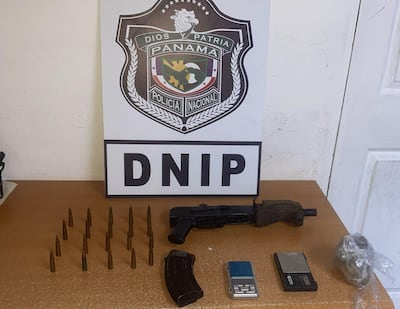 Allanamiento: Encuentran fusil AK-47 y presunta droga tras allanamiento en Las Cumbres