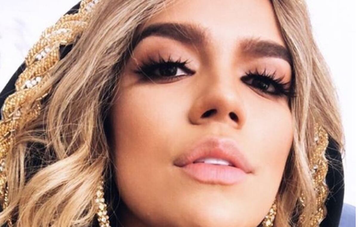 Karol G ¿confirma romance con Anuel?