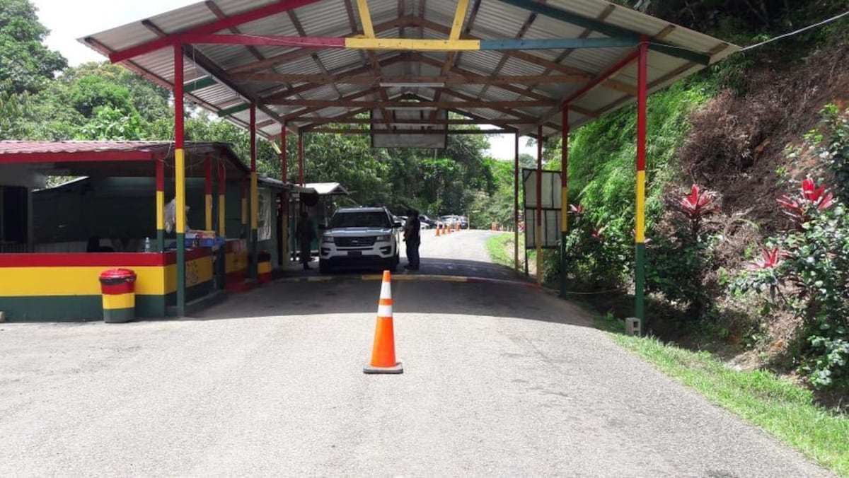 Para que no les echen cuento. Solo se permitirá 4x4 por la carretera hacia Guna Yala