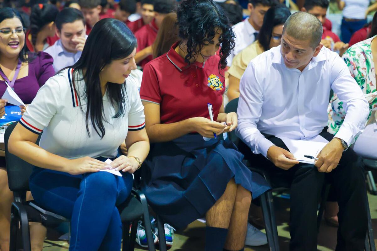 Estudiantes reciben guía vocacional para afrontar los desafíos del mercado laboral