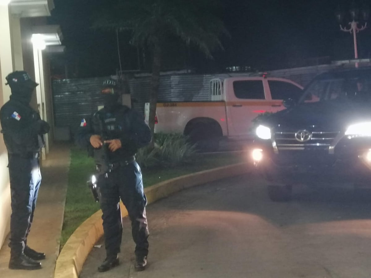 Detienen a quinceañera. Habían contactado a fotógrafo por redes sociales y le robaron todo