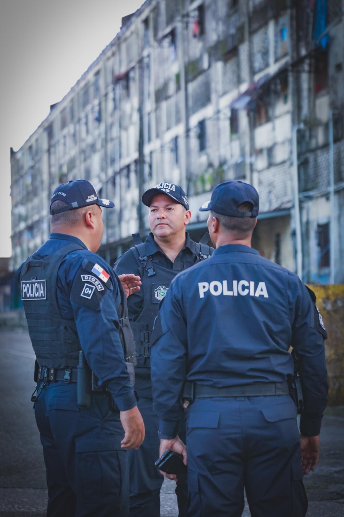 COLÓN | La ofensiva estilo ‘Bukele’ en Nueva Esperanza ponen bajo la lupa celdas y áreas comunes, mientras duras imágenes del operativo provocan comparaciones 