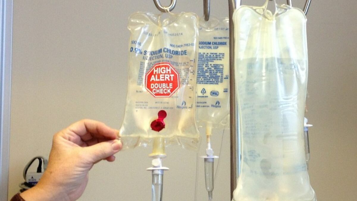 Paciente se accidenta, lo hospitalizan, le ponen detergente por error y fallece