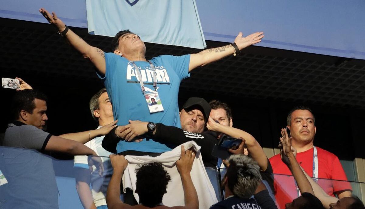 FIFA despide a Maradona por mala conducta. Ya no le pagará $14.5 mil 