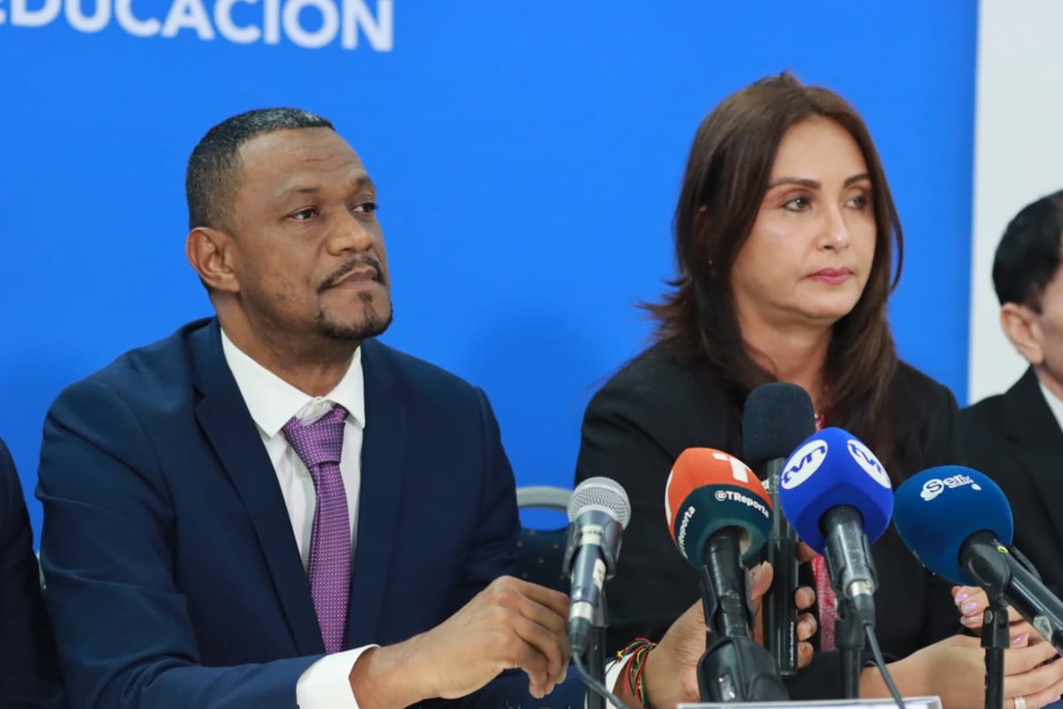 Gobierno busca la estabilidad laboral para más de 2 mil docentes temporales en Panamá