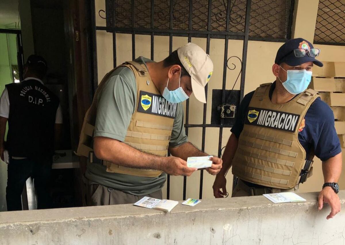 Autoridades detiene a extranjeros con antecedentes criminales e incumpliendo las medidas sanitarias